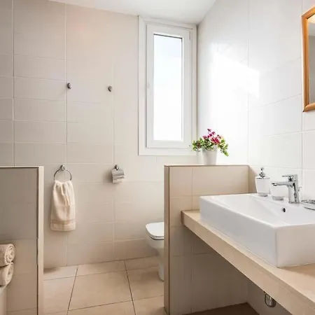 Playa De Fanabe Sleeps 8 Pool Air Con Wifi