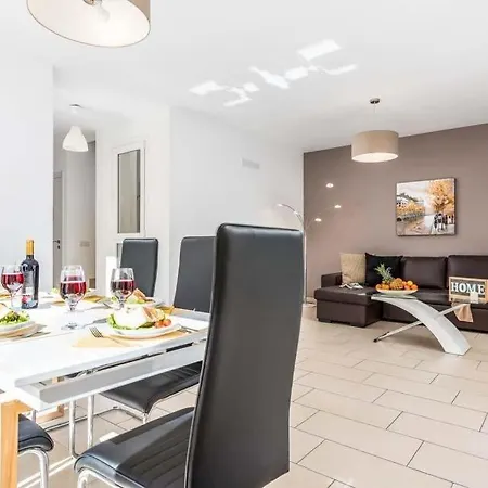 Playa De Fanabe Sleeps 8 Pool Air Con Wifi Villa